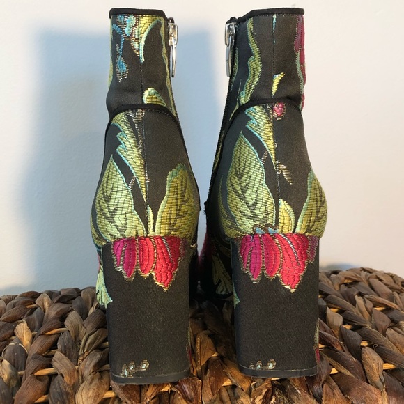 Marc Fisher | Floral Embroidered 'Jana' Ankle Bootie | Size 6 - Picture 6 of 13